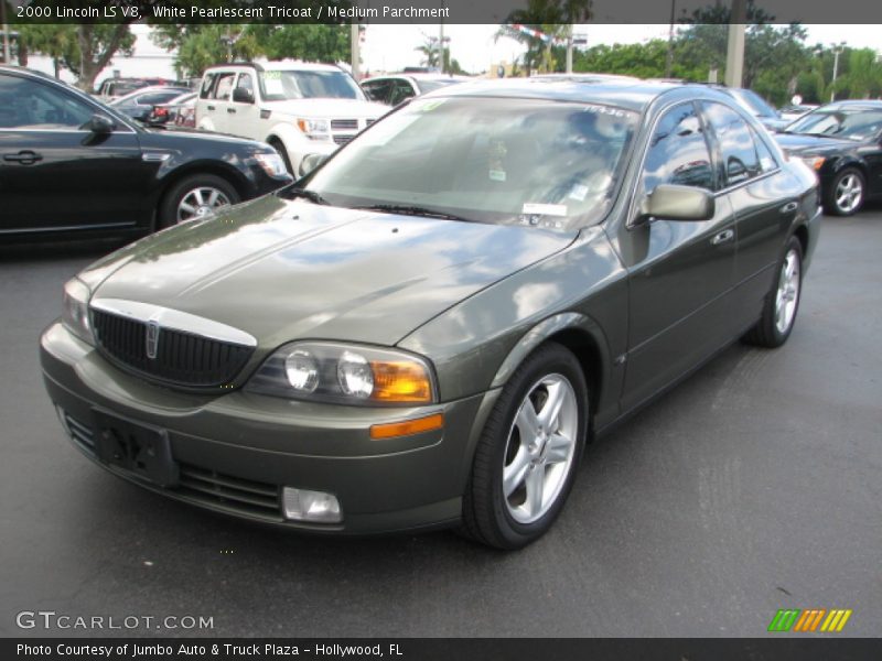 White Pearlescent Tricoat / Medium Parchment 2000 Lincoln LS V8
