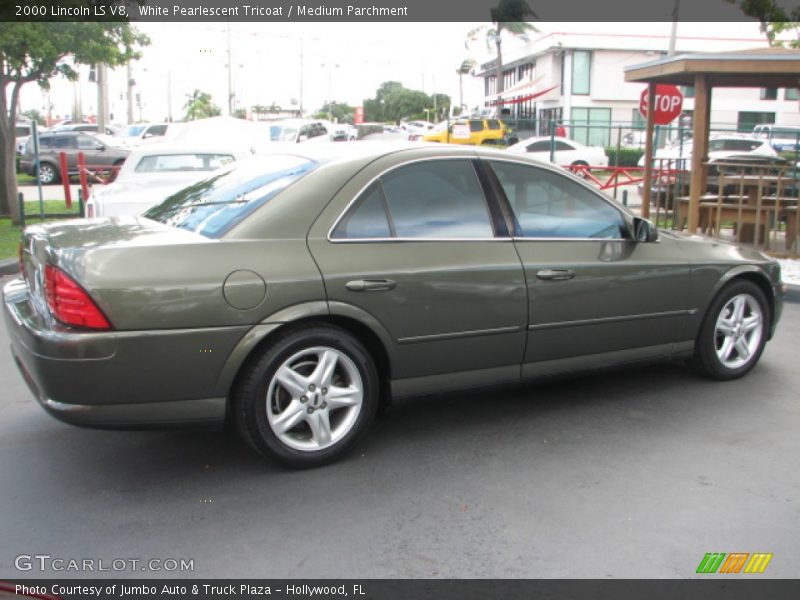 White Pearlescent Tricoat / Medium Parchment 2000 Lincoln LS V8