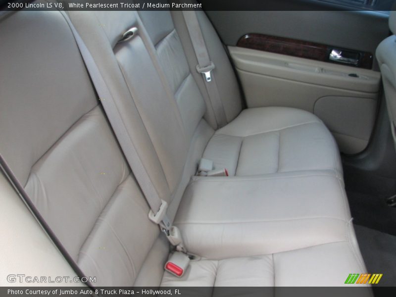 White Pearlescent Tricoat / Medium Parchment 2000 Lincoln LS V8