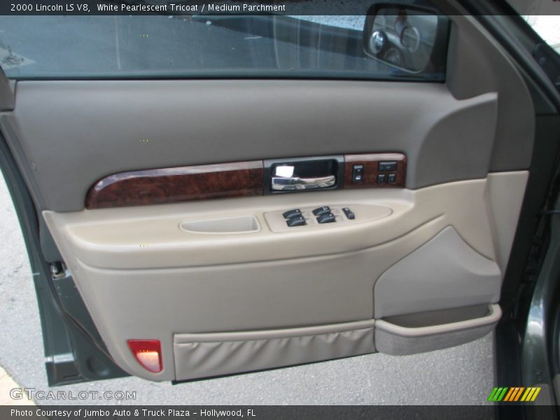 White Pearlescent Tricoat / Medium Parchment 2000 Lincoln LS V8