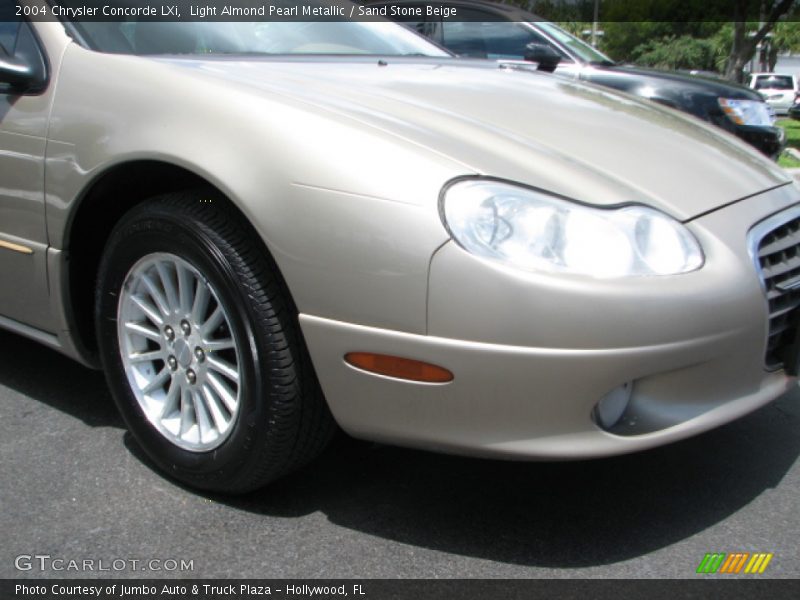 Light Almond Pearl Metallic / Sand Stone Beige 2004 Chrysler Concorde LXi