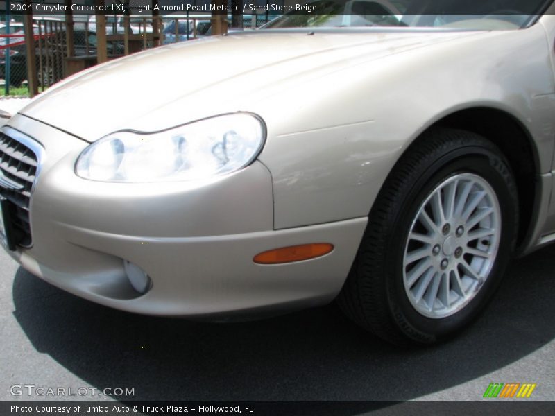 Light Almond Pearl Metallic / Sand Stone Beige 2004 Chrysler Concorde LXi