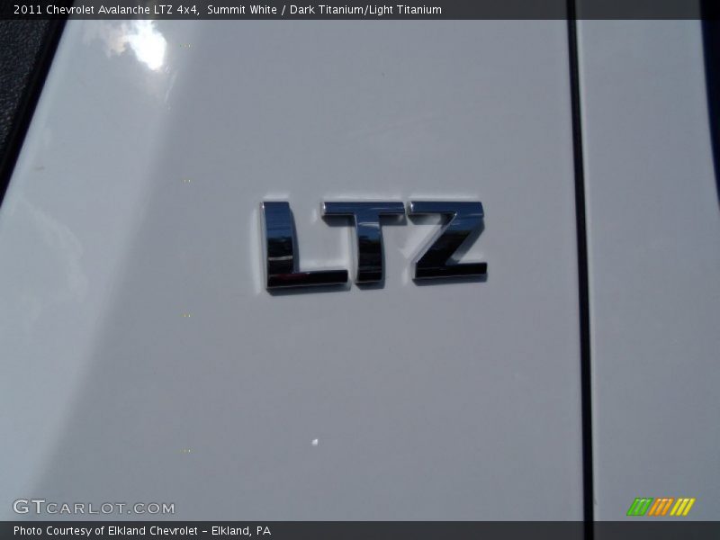 Summit White / Dark Titanium/Light Titanium 2011 Chevrolet Avalanche LTZ 4x4