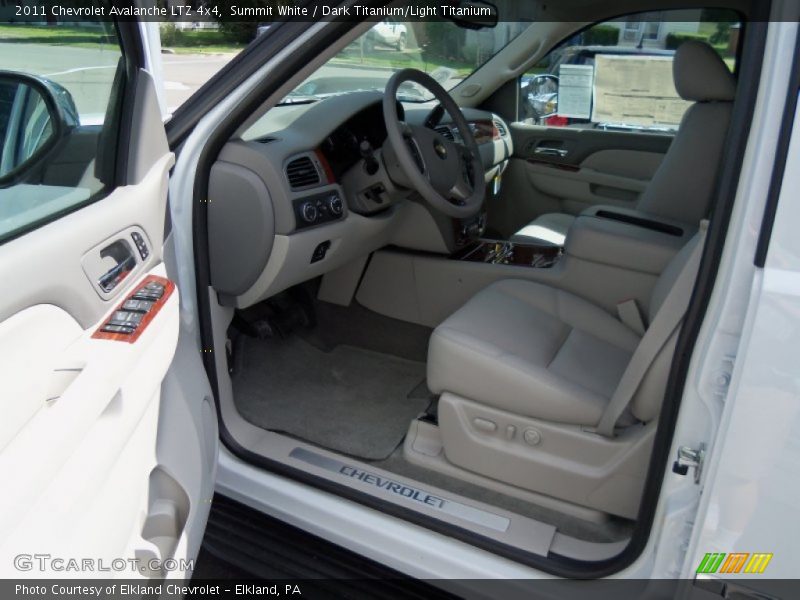 Summit White / Dark Titanium/Light Titanium 2011 Chevrolet Avalanche LTZ 4x4