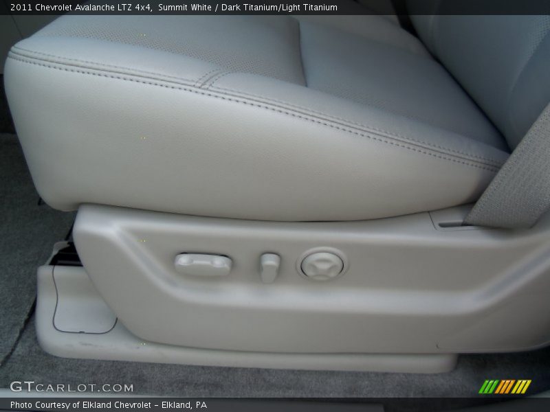 Summit White / Dark Titanium/Light Titanium 2011 Chevrolet Avalanche LTZ 4x4