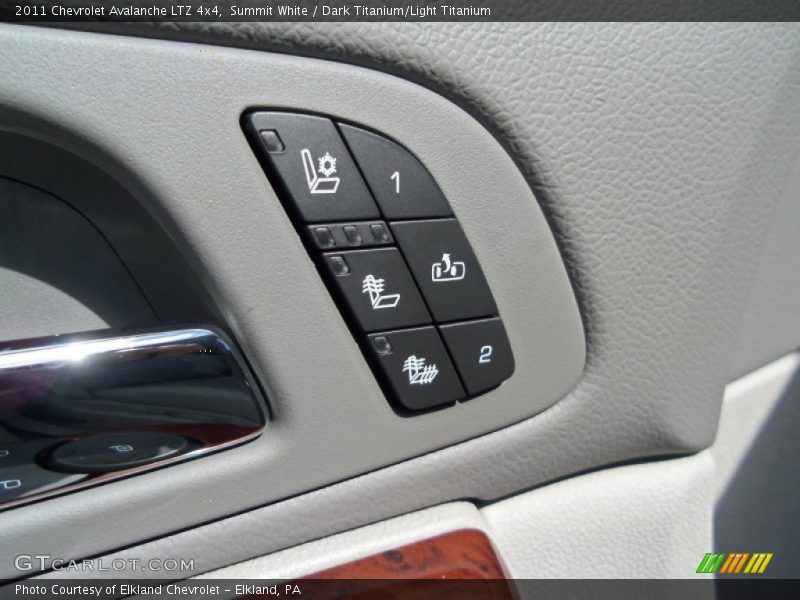 Summit White / Dark Titanium/Light Titanium 2011 Chevrolet Avalanche LTZ 4x4