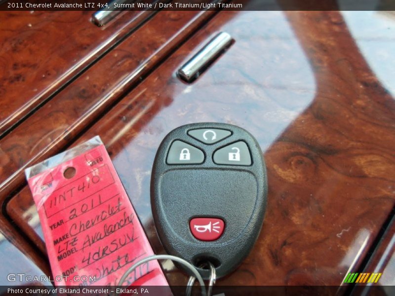 Summit White / Dark Titanium/Light Titanium 2011 Chevrolet Avalanche LTZ 4x4