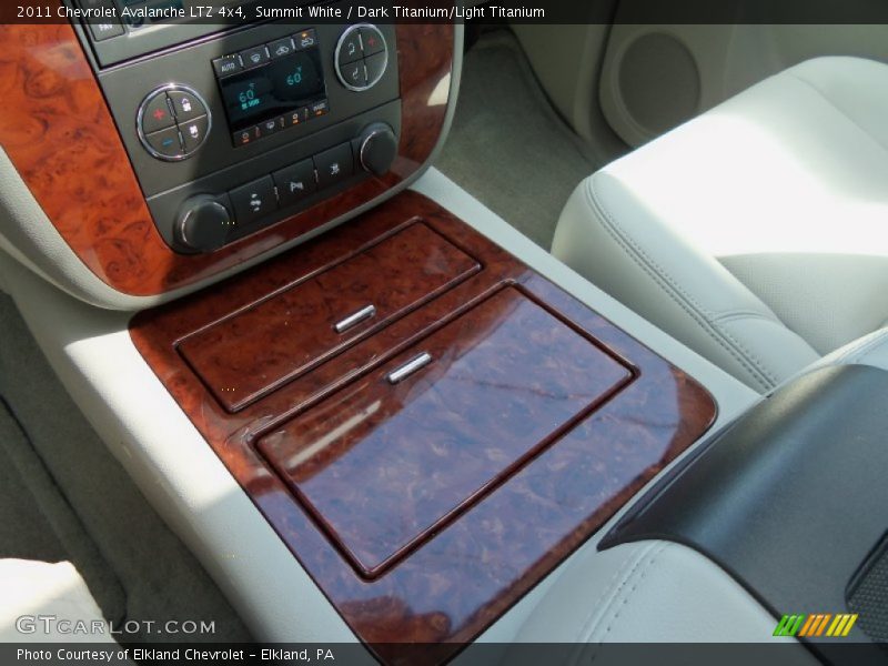 Summit White / Dark Titanium/Light Titanium 2011 Chevrolet Avalanche LTZ 4x4