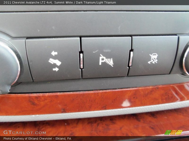 Summit White / Dark Titanium/Light Titanium 2011 Chevrolet Avalanche LTZ 4x4