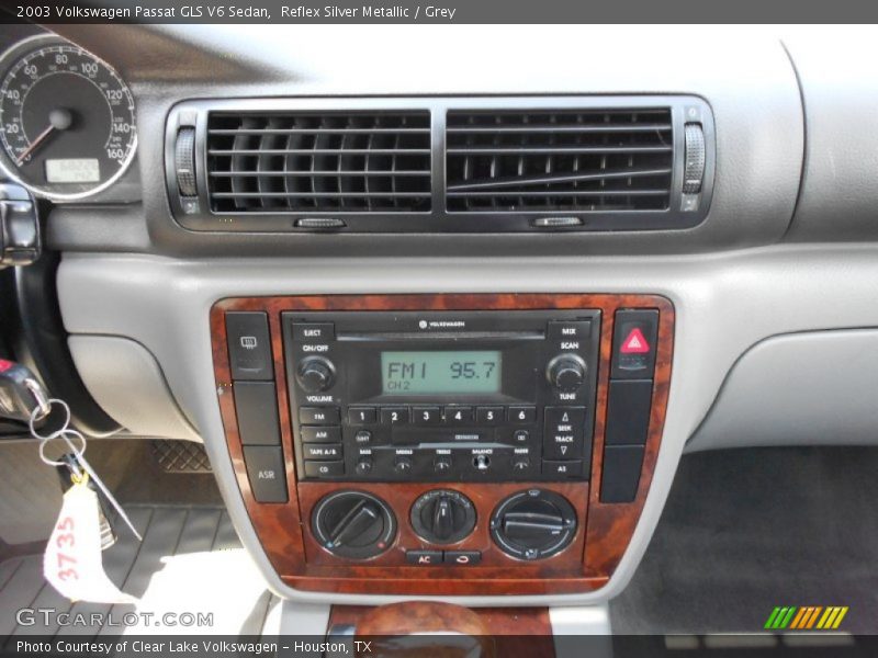 Controls of 2003 Passat GLS V6 Sedan