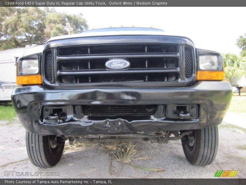 Oxford White / Medium Graphite 1999 Ford F450 Super Duty XL Regular Cab Utility Truck