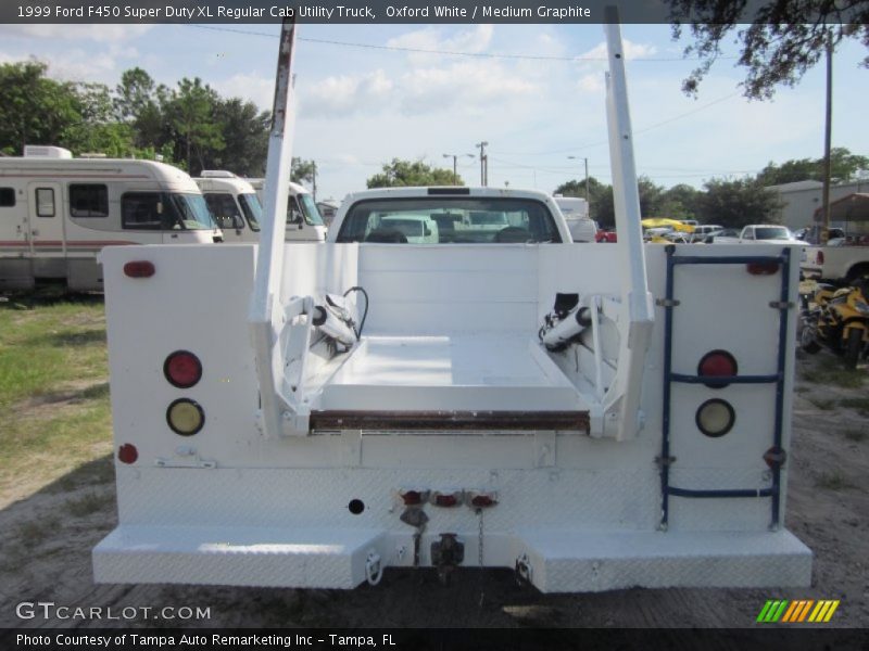 Oxford White / Medium Graphite 1999 Ford F450 Super Duty XL Regular Cab Utility Truck