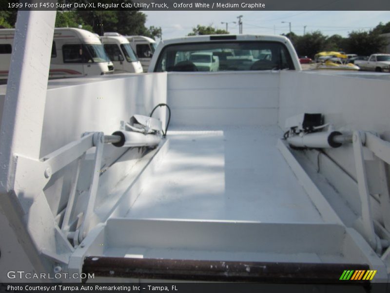 Oxford White / Medium Graphite 1999 Ford F450 Super Duty XL Regular Cab Utility Truck