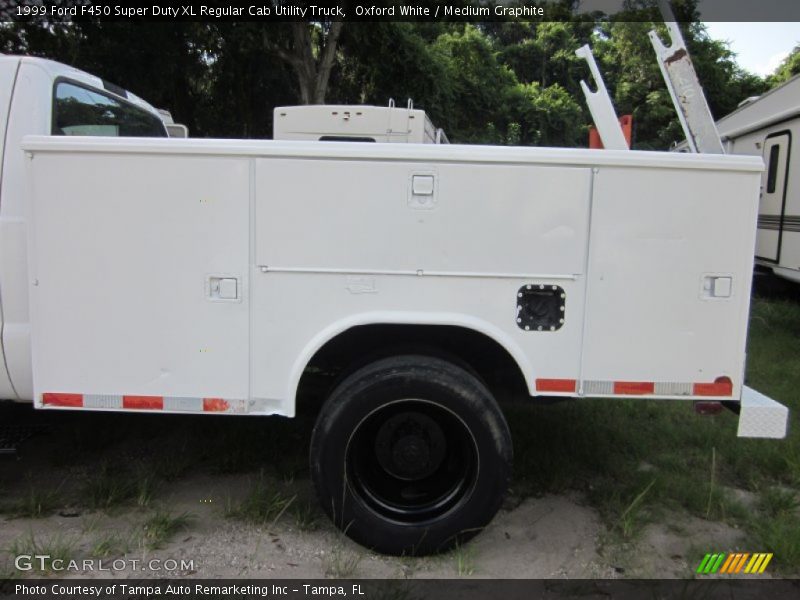 Oxford White / Medium Graphite 1999 Ford F450 Super Duty XL Regular Cab Utility Truck
