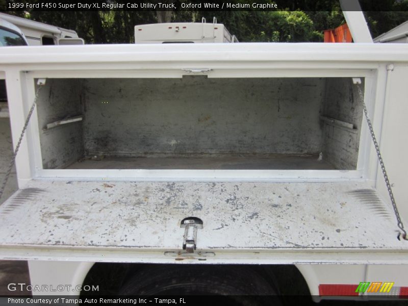 Oxford White / Medium Graphite 1999 Ford F450 Super Duty XL Regular Cab Utility Truck