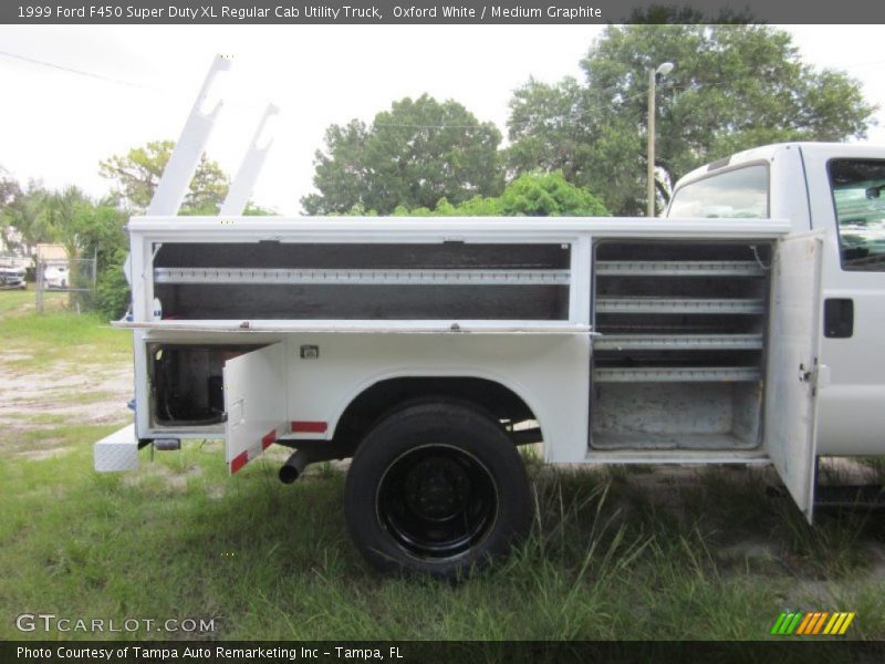 Oxford White / Medium Graphite 1999 Ford F450 Super Duty XL Regular Cab Utility Truck