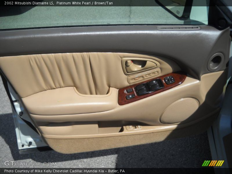 Platinum White Pearl / Brown/Tan 2002 Mitsubishi Diamante LS