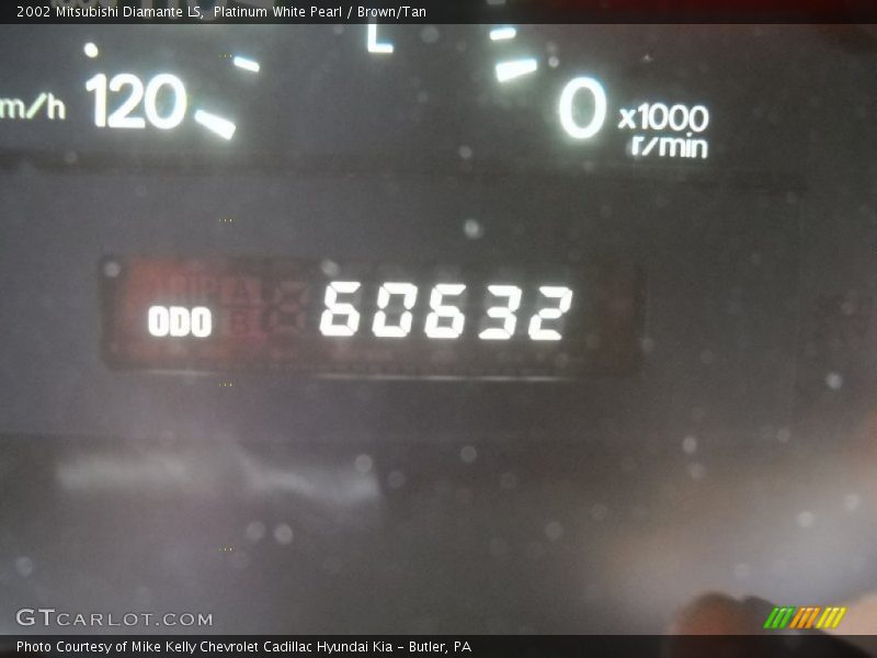 Platinum White Pearl / Brown/Tan 2002 Mitsubishi Diamante LS
