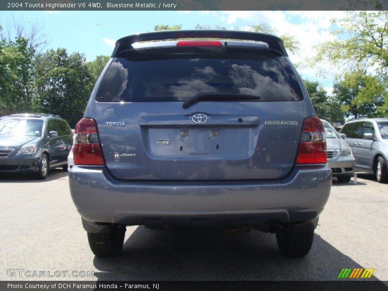 Bluestone Metallic / Ivory 2004 Toyota Highlander V6 4WD