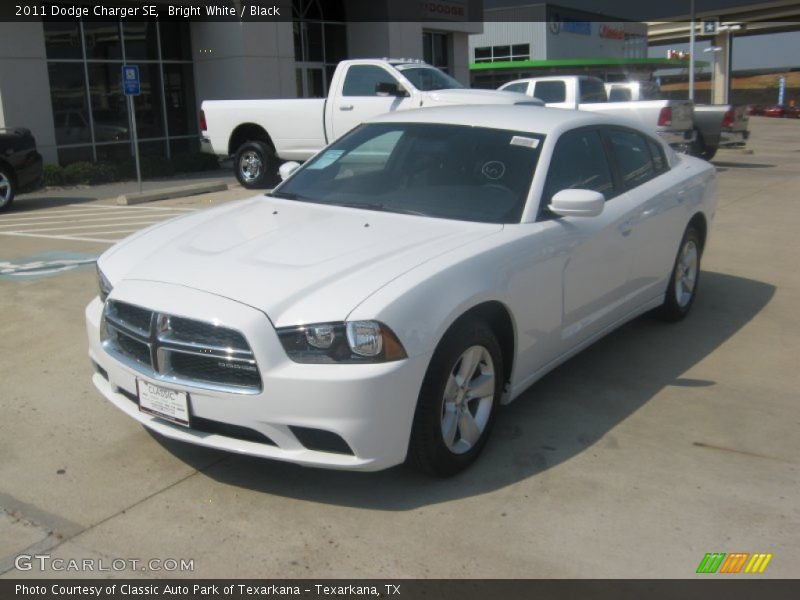 Bright White / Black 2011 Dodge Charger SE