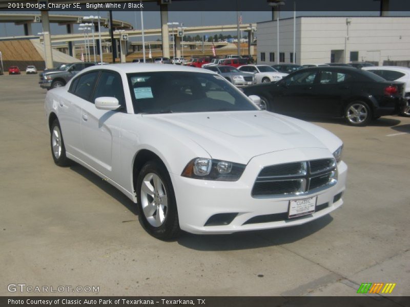 Bright White / Black 2011 Dodge Charger SE