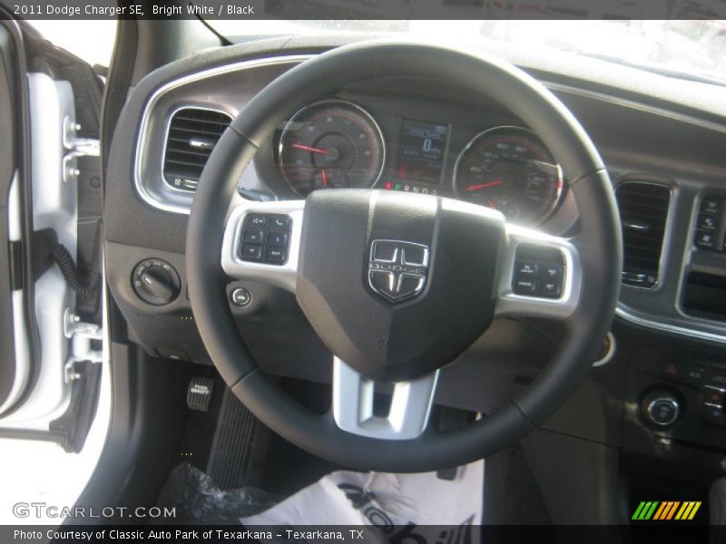 Bright White / Black 2011 Dodge Charger SE