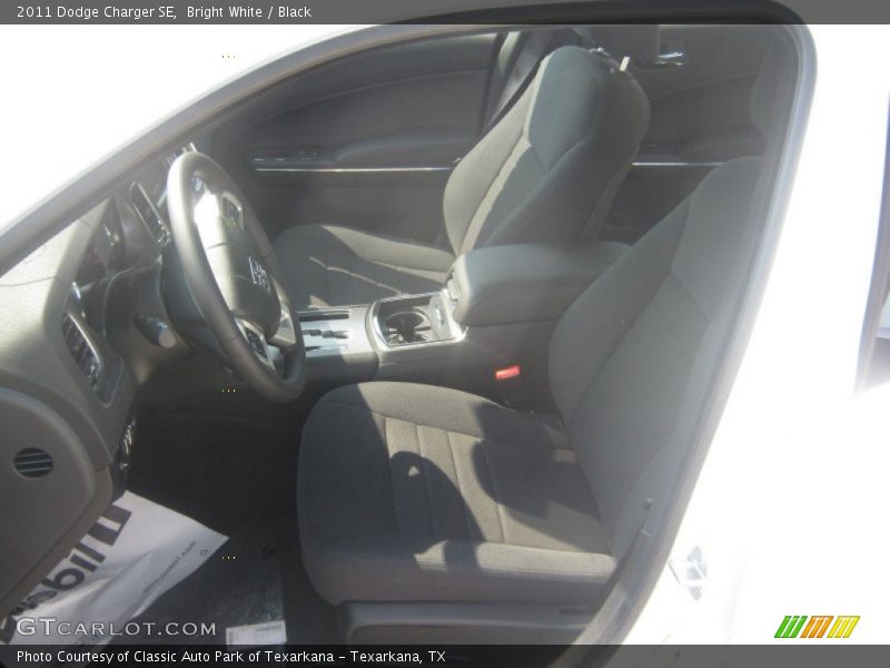 Bright White / Black 2011 Dodge Charger SE