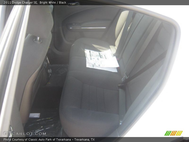Bright White / Black 2011 Dodge Charger SE