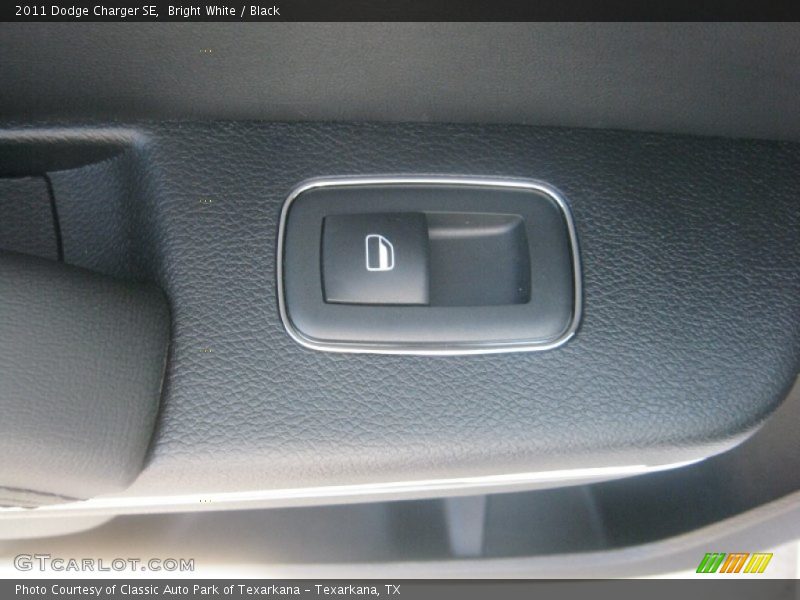 Bright White / Black 2011 Dodge Charger SE