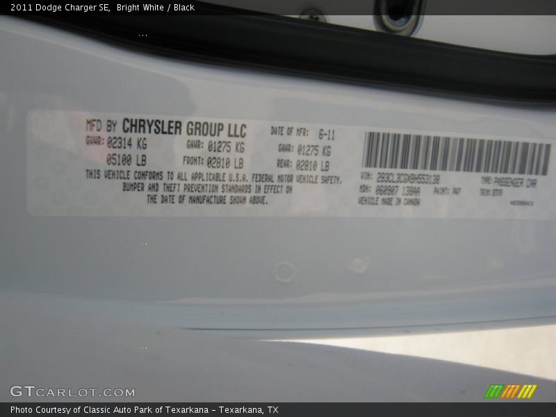 Bright White / Black 2011 Dodge Charger SE