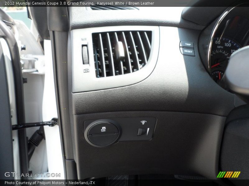 Karussell White / Brown Leather 2012 Hyundai Genesis Coupe 3.8 Grand Touring