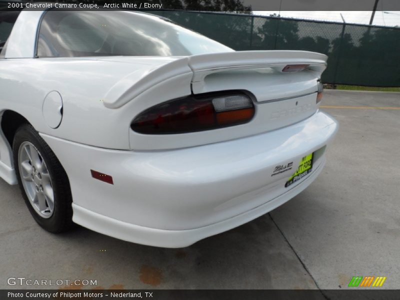 Arctic White / Ebony 2001 Chevrolet Camaro Coupe