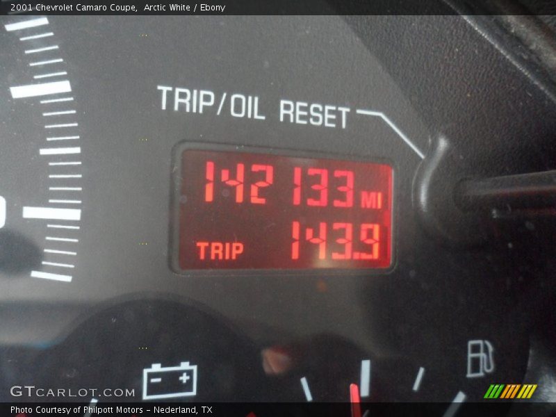 Arctic White / Ebony 2001 Chevrolet Camaro Coupe