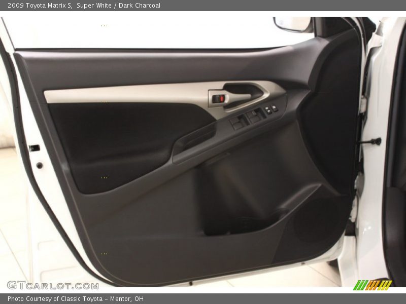 Super White / Dark Charcoal 2009 Toyota Matrix S