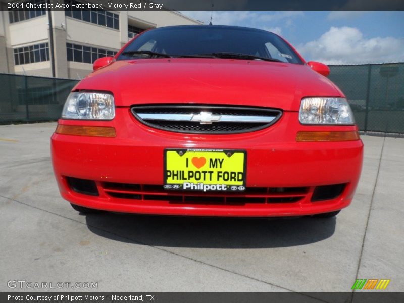 Victory Red / Gray 2004 Chevrolet Aveo Hatchback