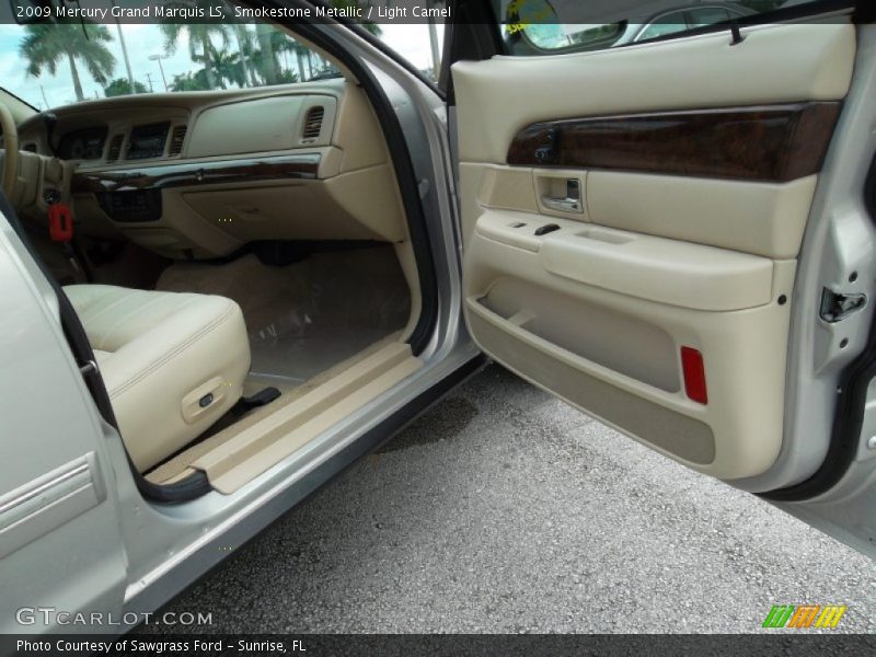 Smokestone Metallic / Light Camel 2009 Mercury Grand Marquis LS