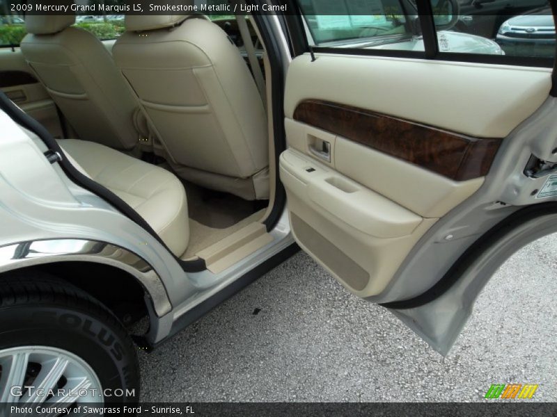 Smokestone Metallic / Light Camel 2009 Mercury Grand Marquis LS