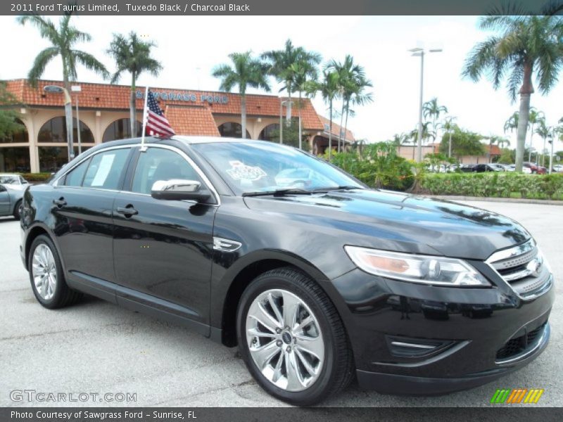 Tuxedo Black / Charcoal Black 2011 Ford Taurus Limited