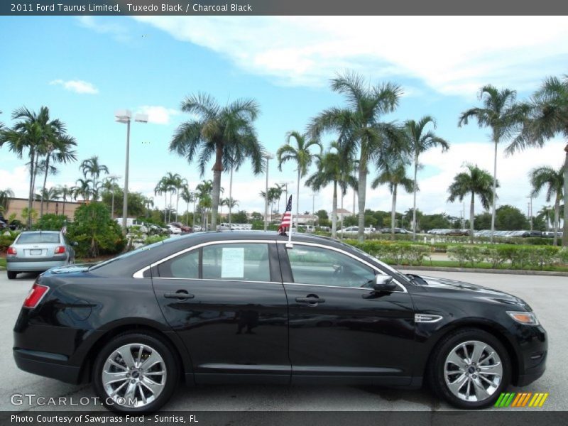 Tuxedo Black / Charcoal Black 2011 Ford Taurus Limited