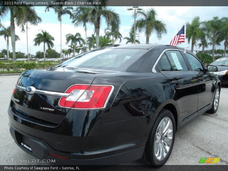 Tuxedo Black / Charcoal Black 2011 Ford Taurus Limited