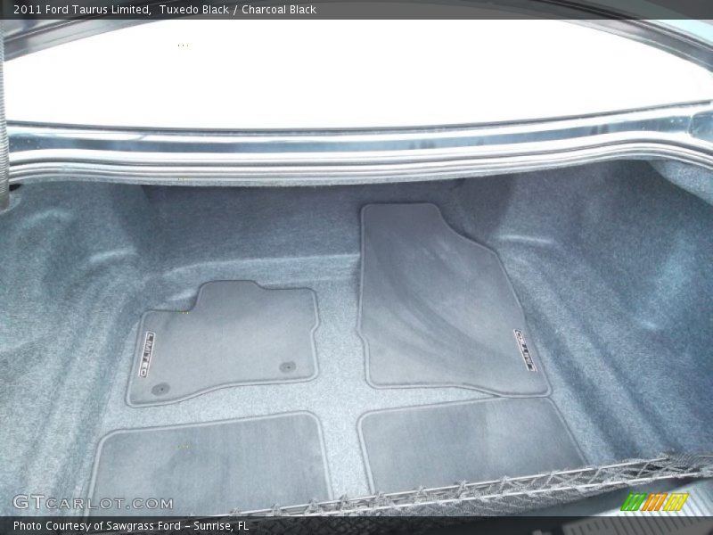 Tuxedo Black / Charcoal Black 2011 Ford Taurus Limited