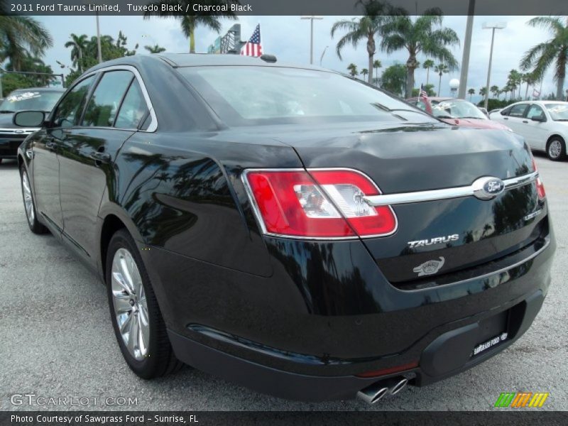 Tuxedo Black / Charcoal Black 2011 Ford Taurus Limited