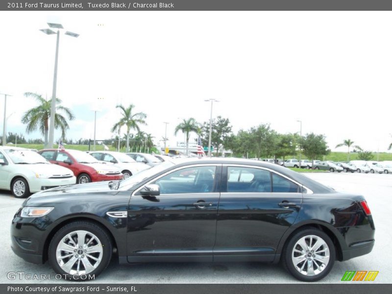 Tuxedo Black / Charcoal Black 2011 Ford Taurus Limited