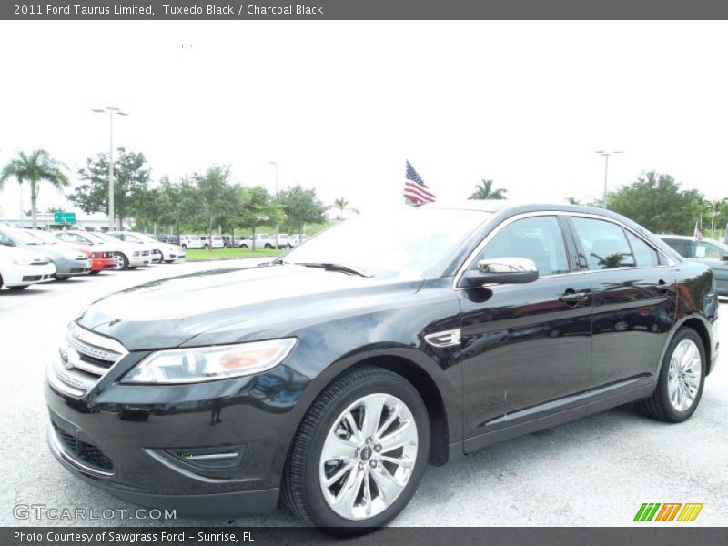 Tuxedo Black / Charcoal Black 2011 Ford Taurus Limited