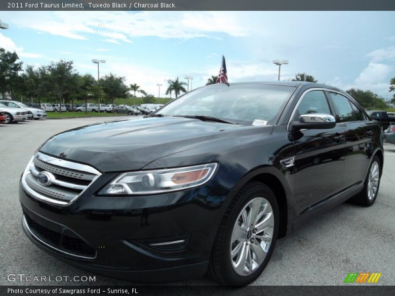 Tuxedo Black / Charcoal Black 2011 Ford Taurus Limited