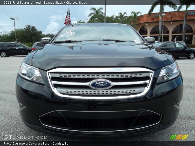 Tuxedo Black / Charcoal Black 2011 Ford Taurus Limited