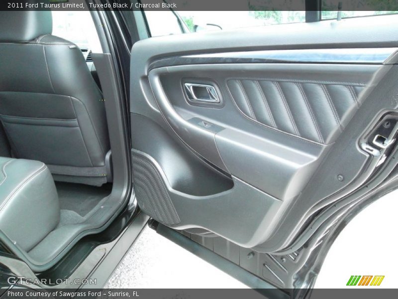 Tuxedo Black / Charcoal Black 2011 Ford Taurus Limited
