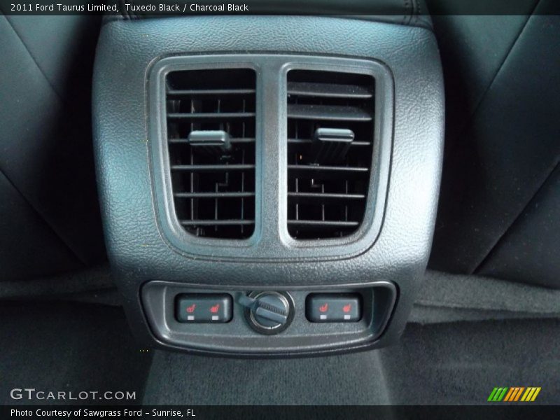 Tuxedo Black / Charcoal Black 2011 Ford Taurus Limited