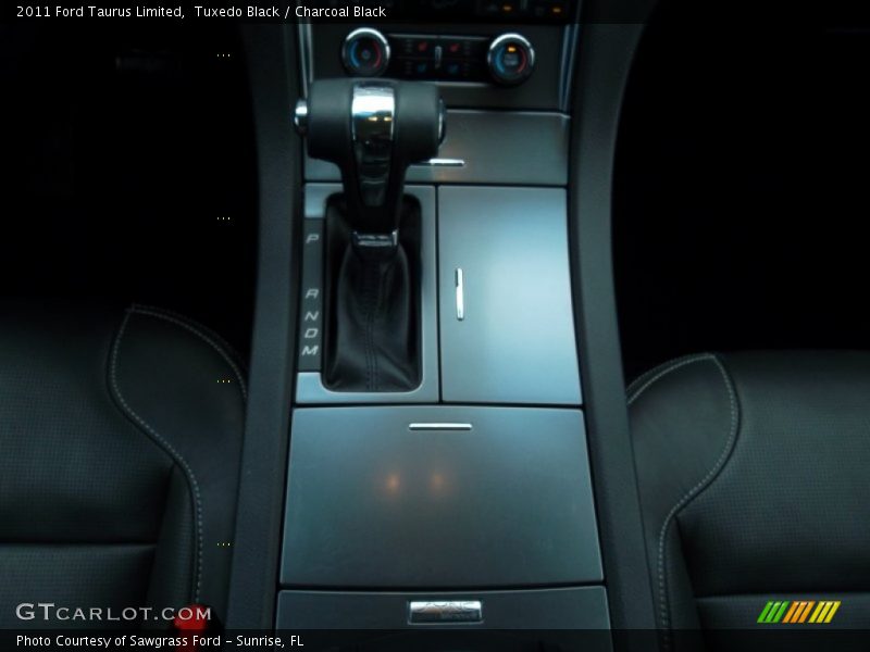 Tuxedo Black / Charcoal Black 2011 Ford Taurus Limited