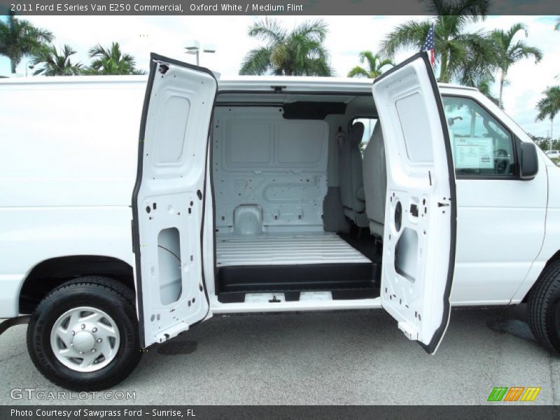 Oxford White / Medium Flint 2011 Ford E Series Van E250 Commercial